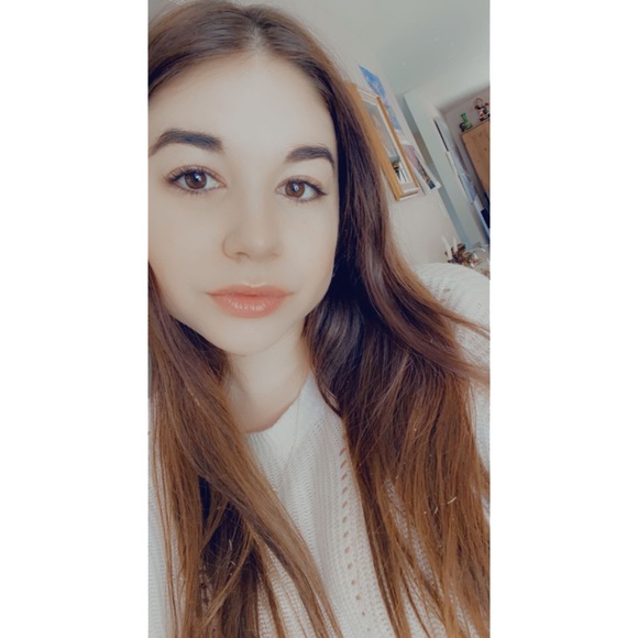 Meet your Posher, Hannah - Picture 1 of 1